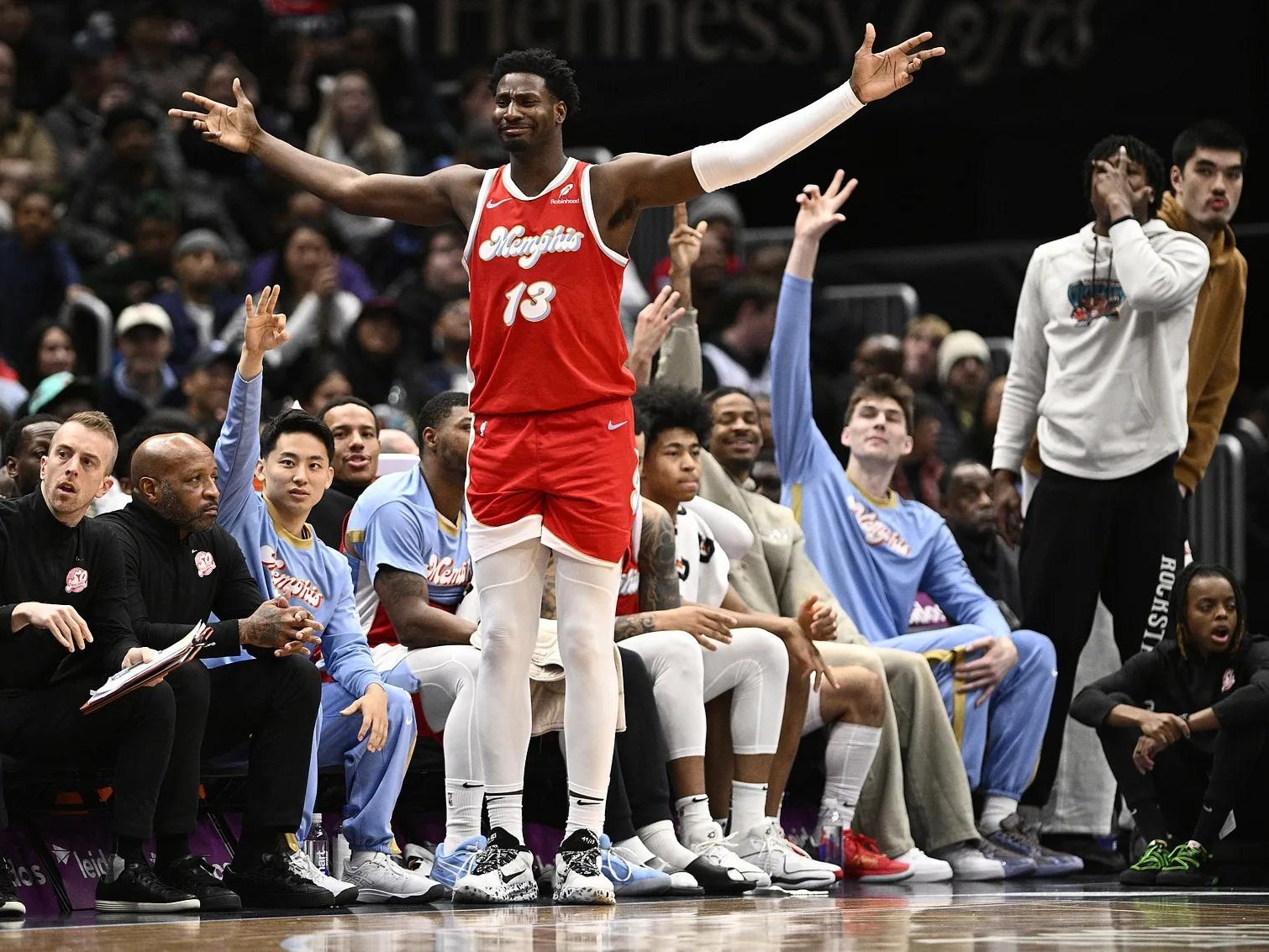 集结日达拉斯独行侠备战亚冠，远射贴柱细节曝光，引发热议，身体对抗强度拉满的简单介绍